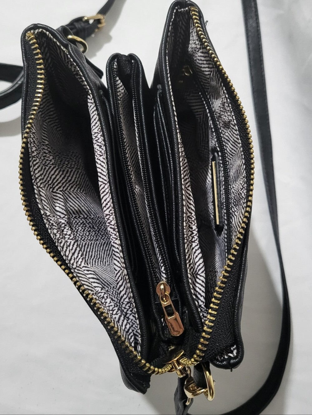 Miztique Vegan Leather Clutch Crossbody Bag Purse Black Gold Multi Pocket - Picture 6 of 10